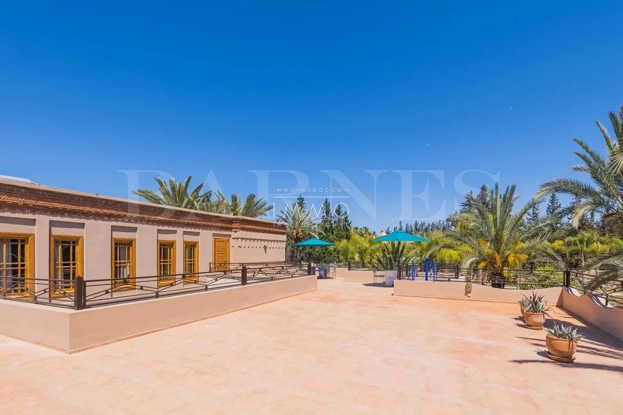 Oriental palace for sale in a beautiful area of the palmeraie dar tounsi in marrakech.