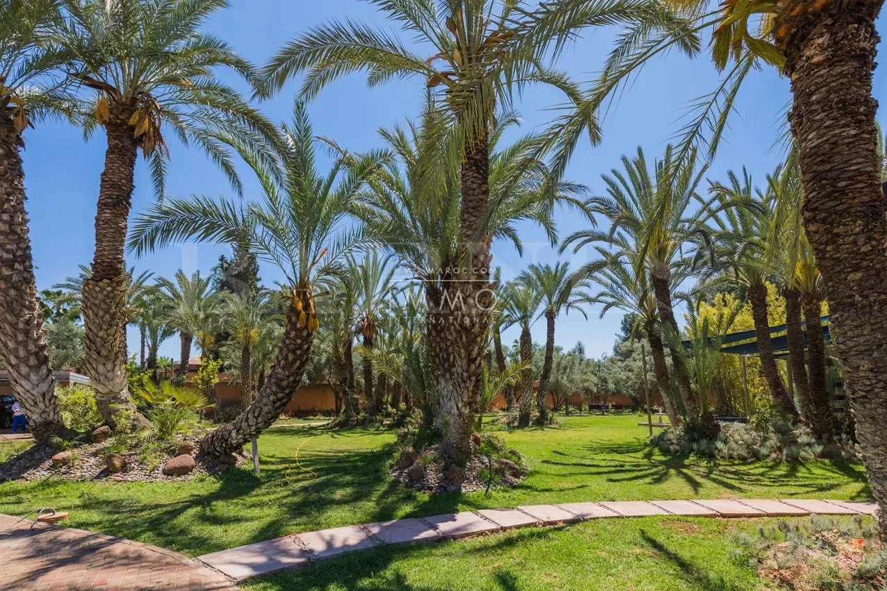 Oriental palace for sale in a beautiful area of the palmeraie dar tounsi in marrakech.