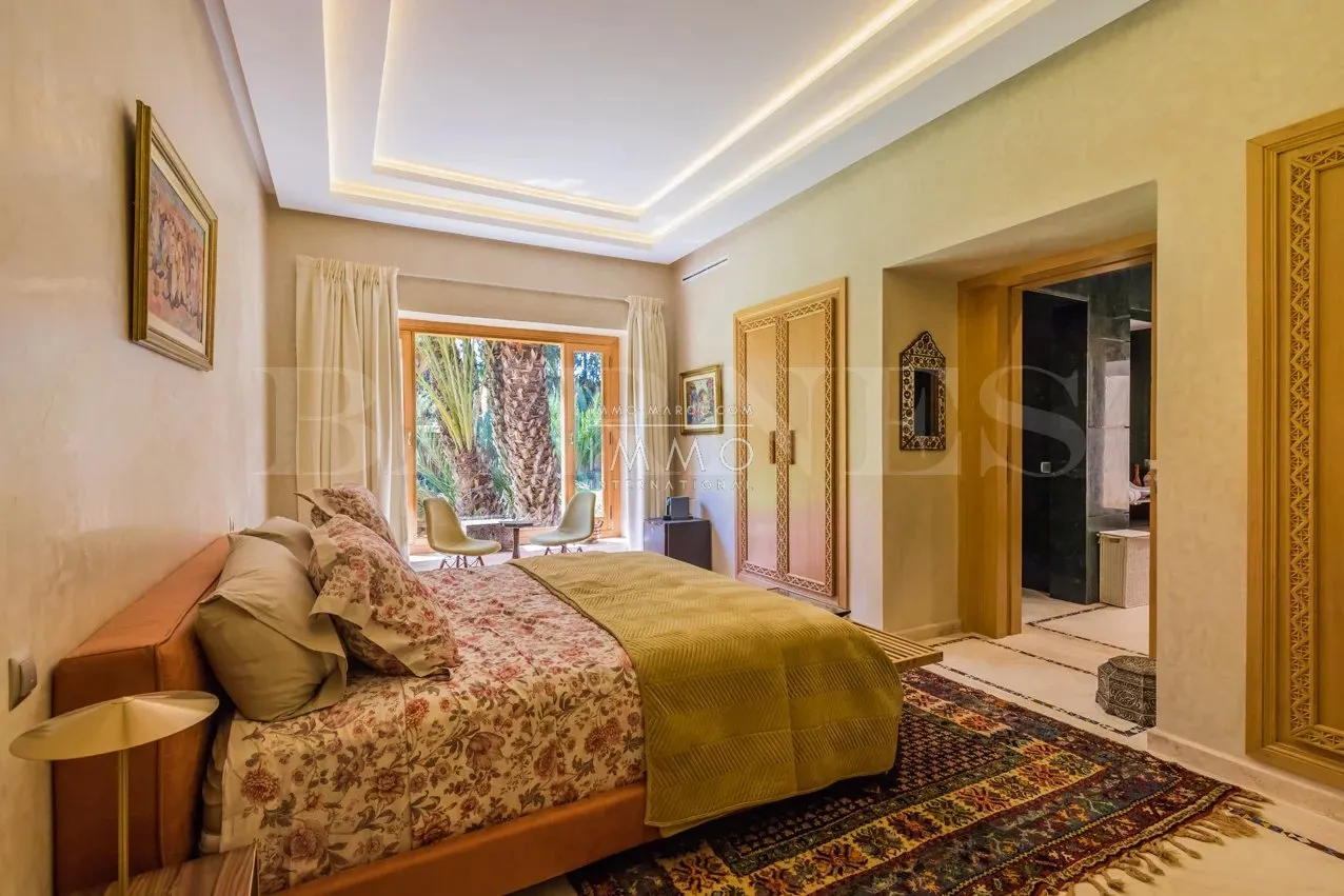 Oriental palace for sale in a beautiful area of the palmeraie dar tounsi in marrakech.
