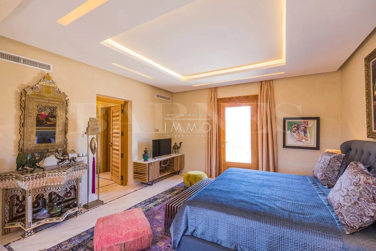 Oriental palace for sale in a beautiful area of the palmeraie dar tounsi in marrakech.