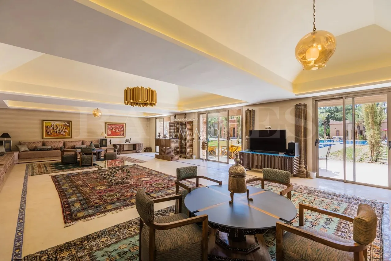 Oriental palace for sale in a beautiful area of the palmeraie dar tounsi in marrakech.