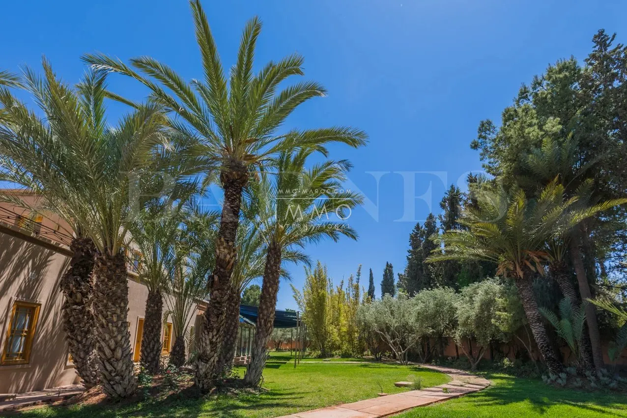 Oriental palace for sale in a beautiful area of the palmeraie dar tounsi in marrakech.