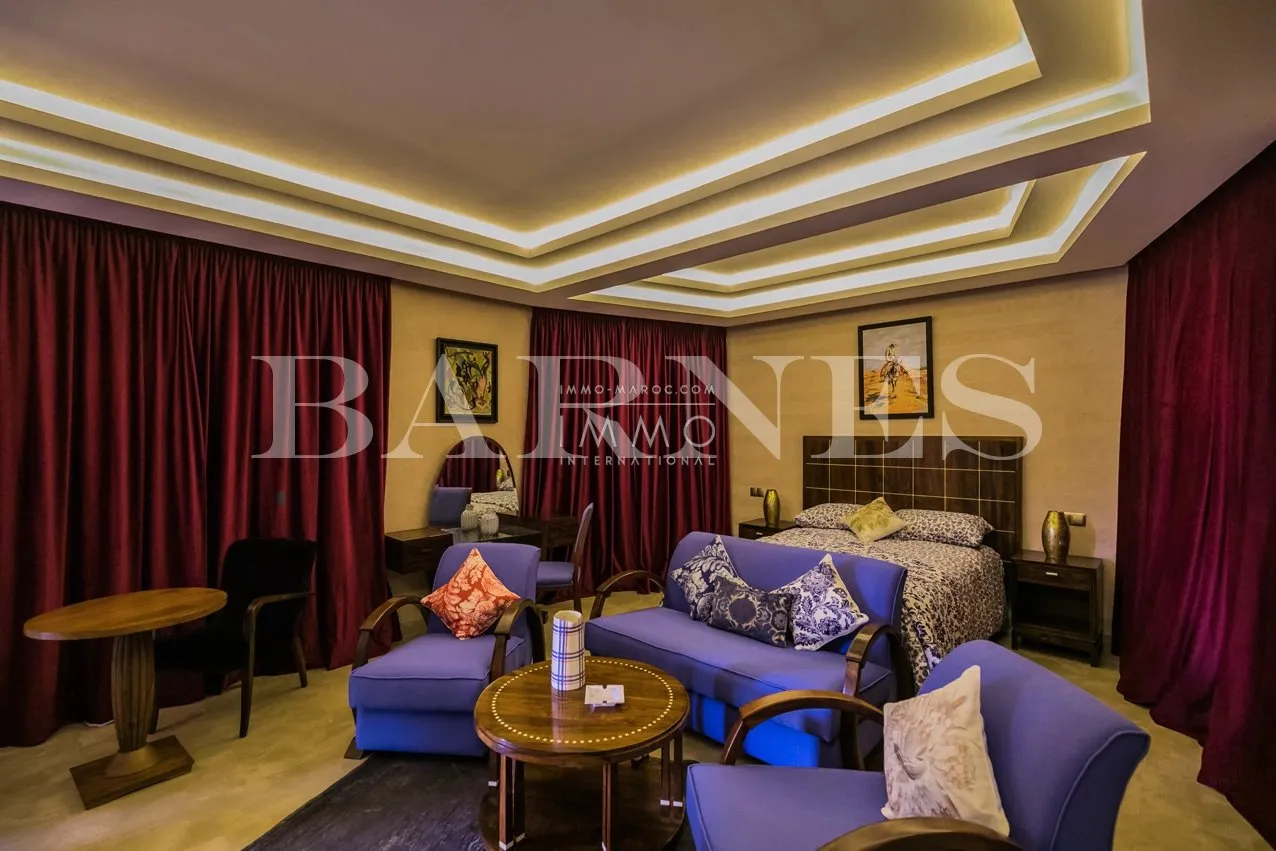 For sale, a superb palace in the palmeraie dar tounsi on 1 hectare of landscaped land.