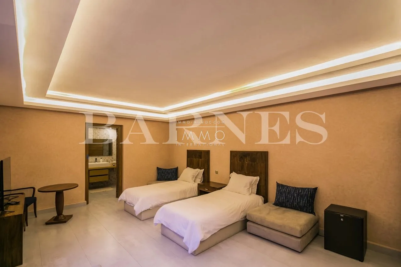 For sale, a superb palace in the palmeraie dar tounsi on 1 hectare of landscaped land.