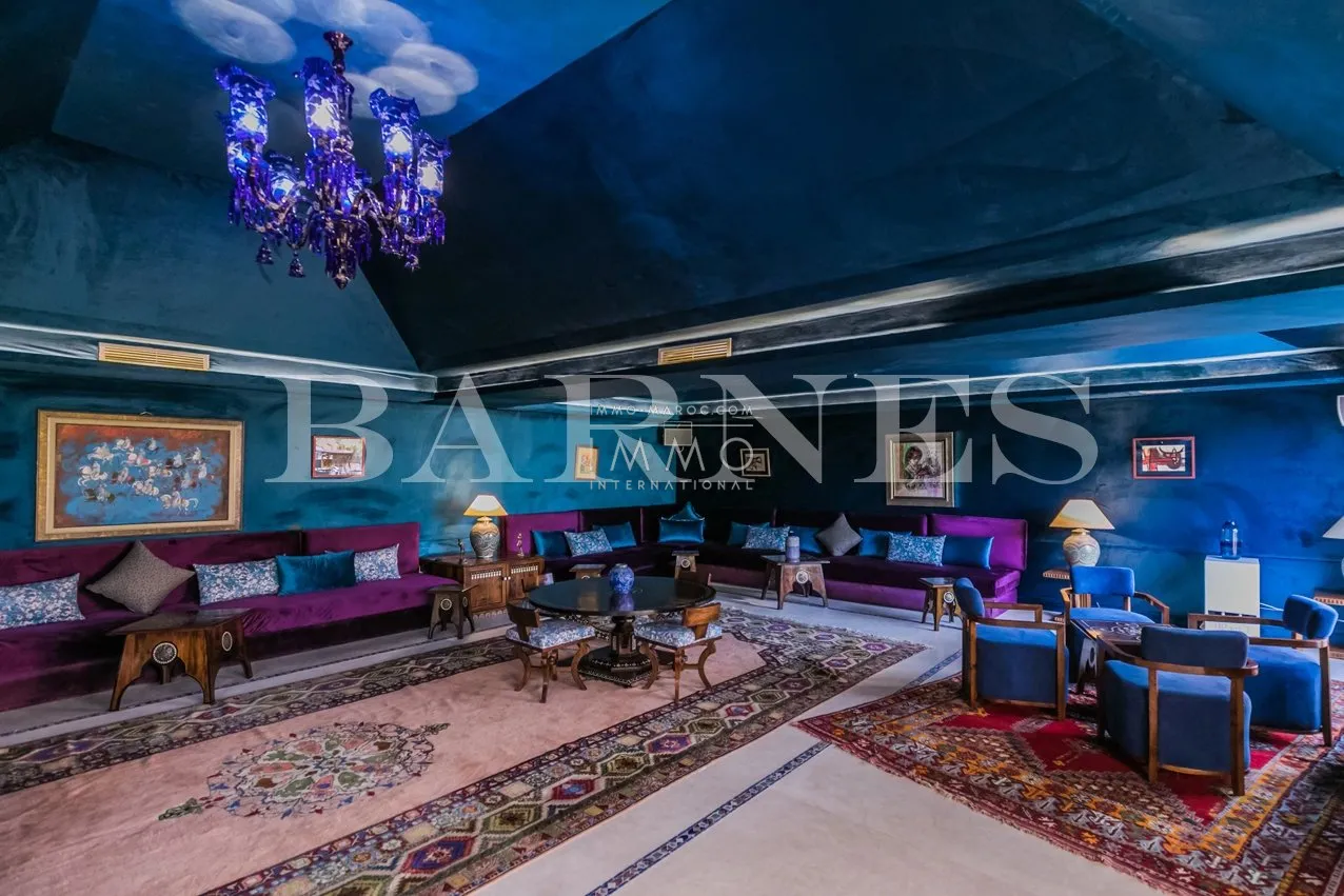 For sale, a superb palace in the palmeraie dar tounsi on 1 hectare of landscaped land.