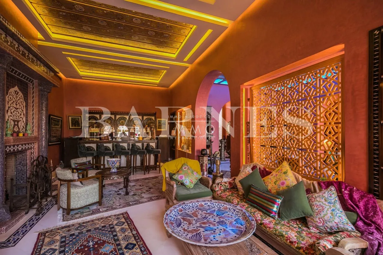 For sale, a superb palace in the palmeraie dar tounsi on 1 hectare of landscaped land.