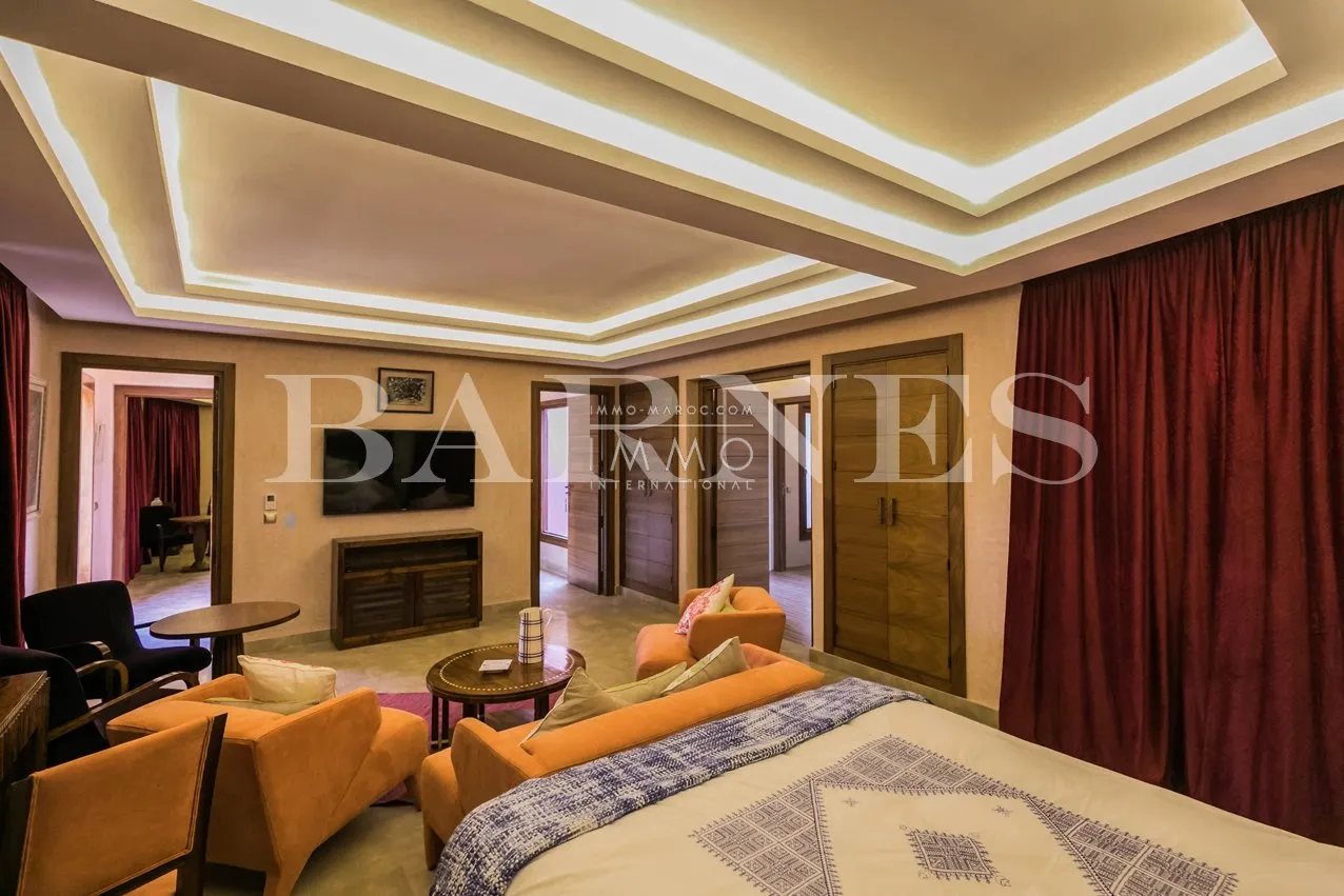 For sale, a superb palace in the palmeraie dar tounsi on 1 hectare of landscaped land.