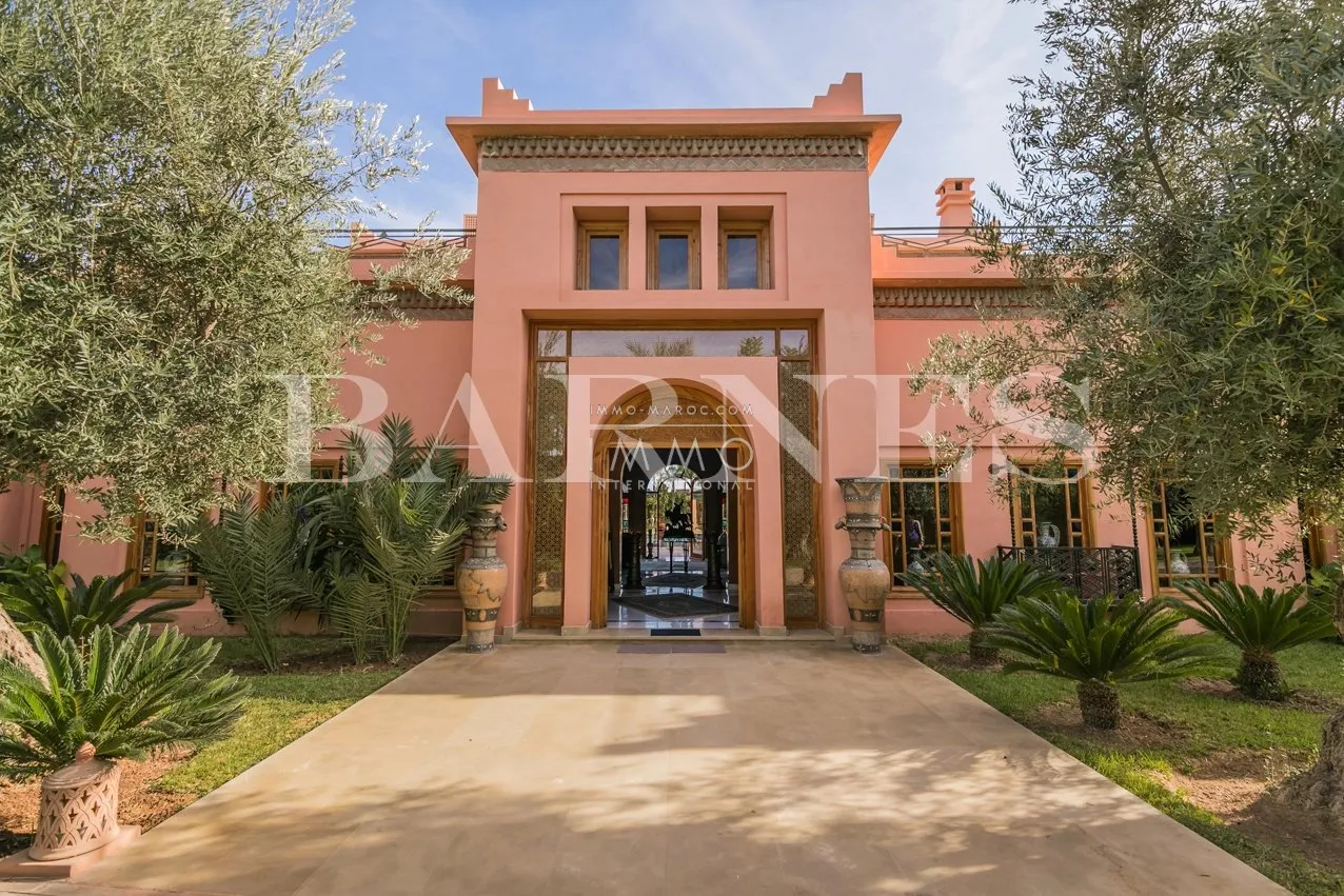 For sale, a superb palace in the palmeraie dar tounsi on 1 hectare of landscaped land.