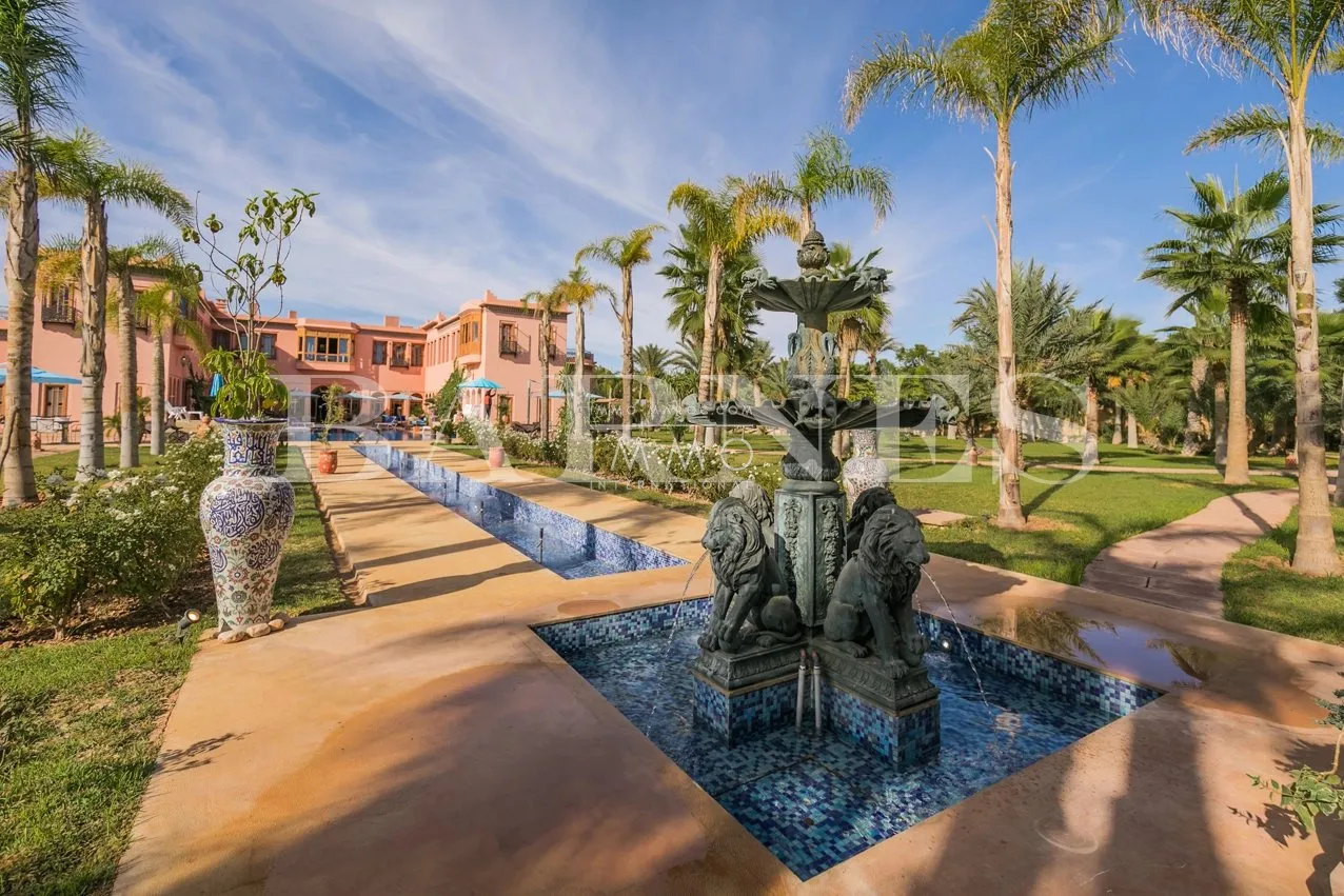 For sale, a superb palace in the palmeraie dar tounsi on 1 hectare of landscaped land.