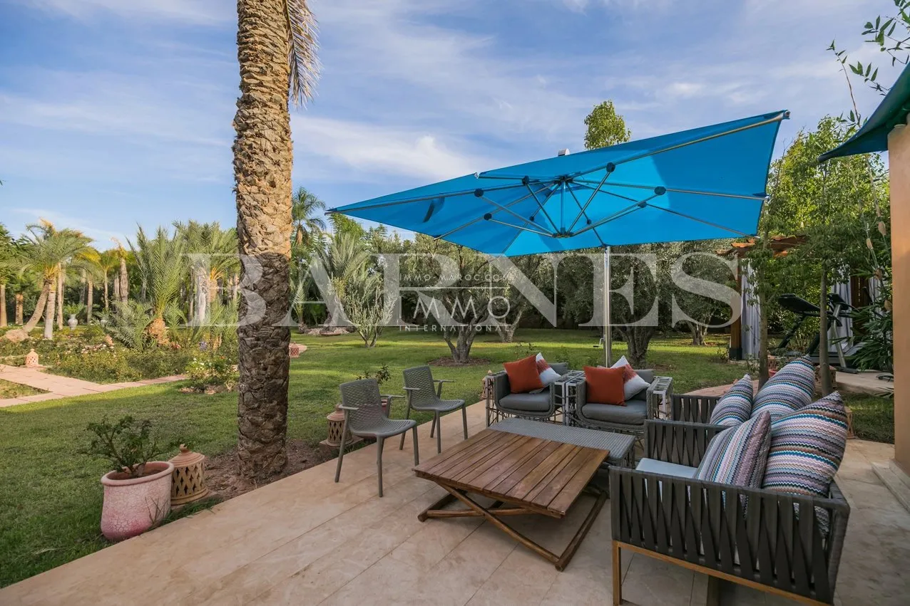 For sale, a superb palace in the palmeraie dar tounsi on 1 hectare of landscaped land.