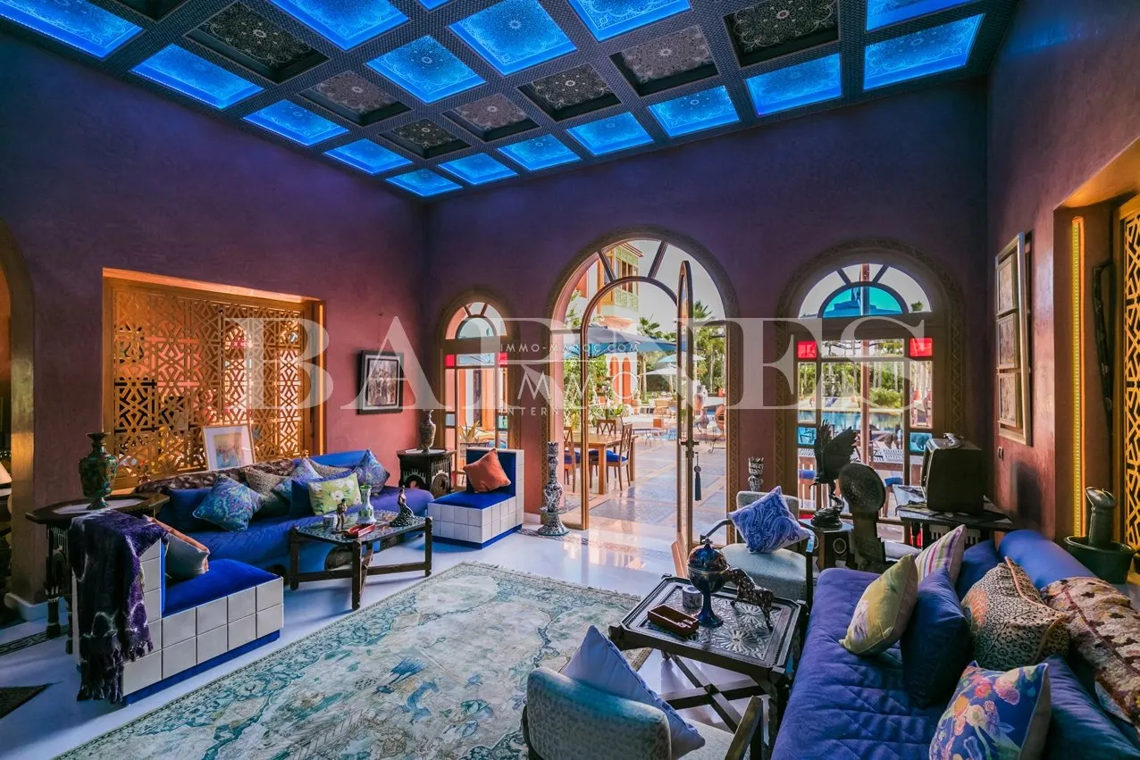 For sale, a superb palace in the palmeraie dar tounsi on 1 hectare of landscaped land.