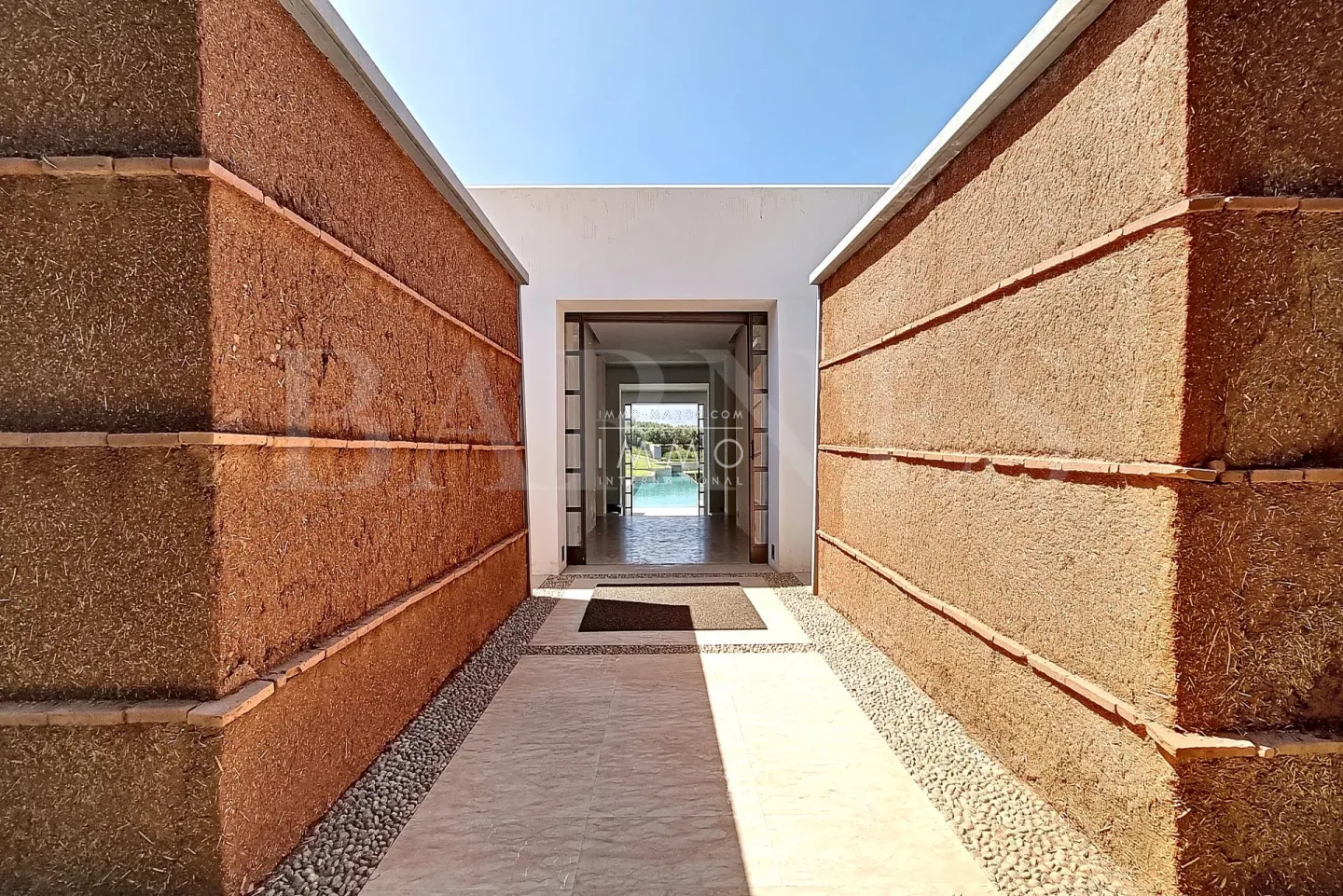 Magnificent contemporary villa on a 4-hectare landscaped park.