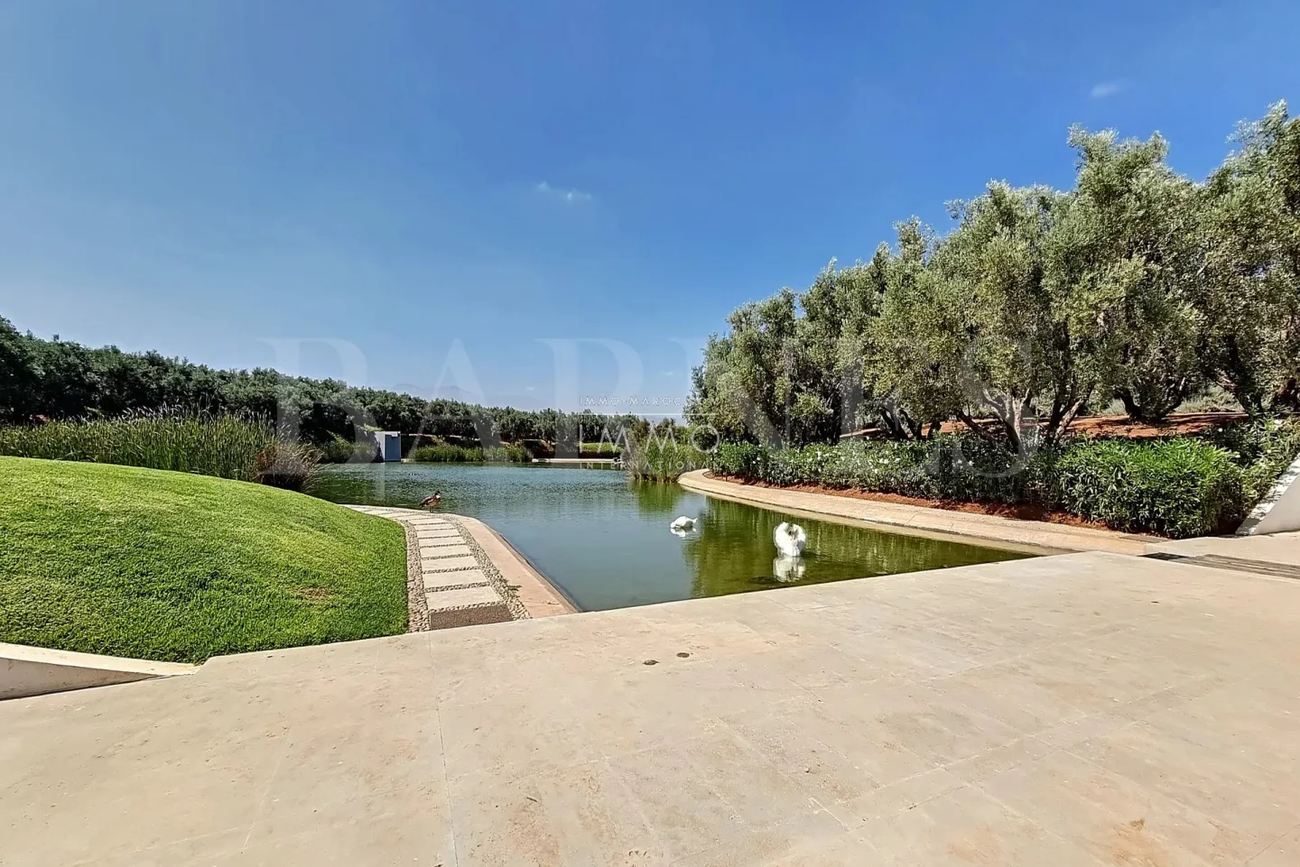 Magnificent contemporary villa on a 4-hectare landscaped park.