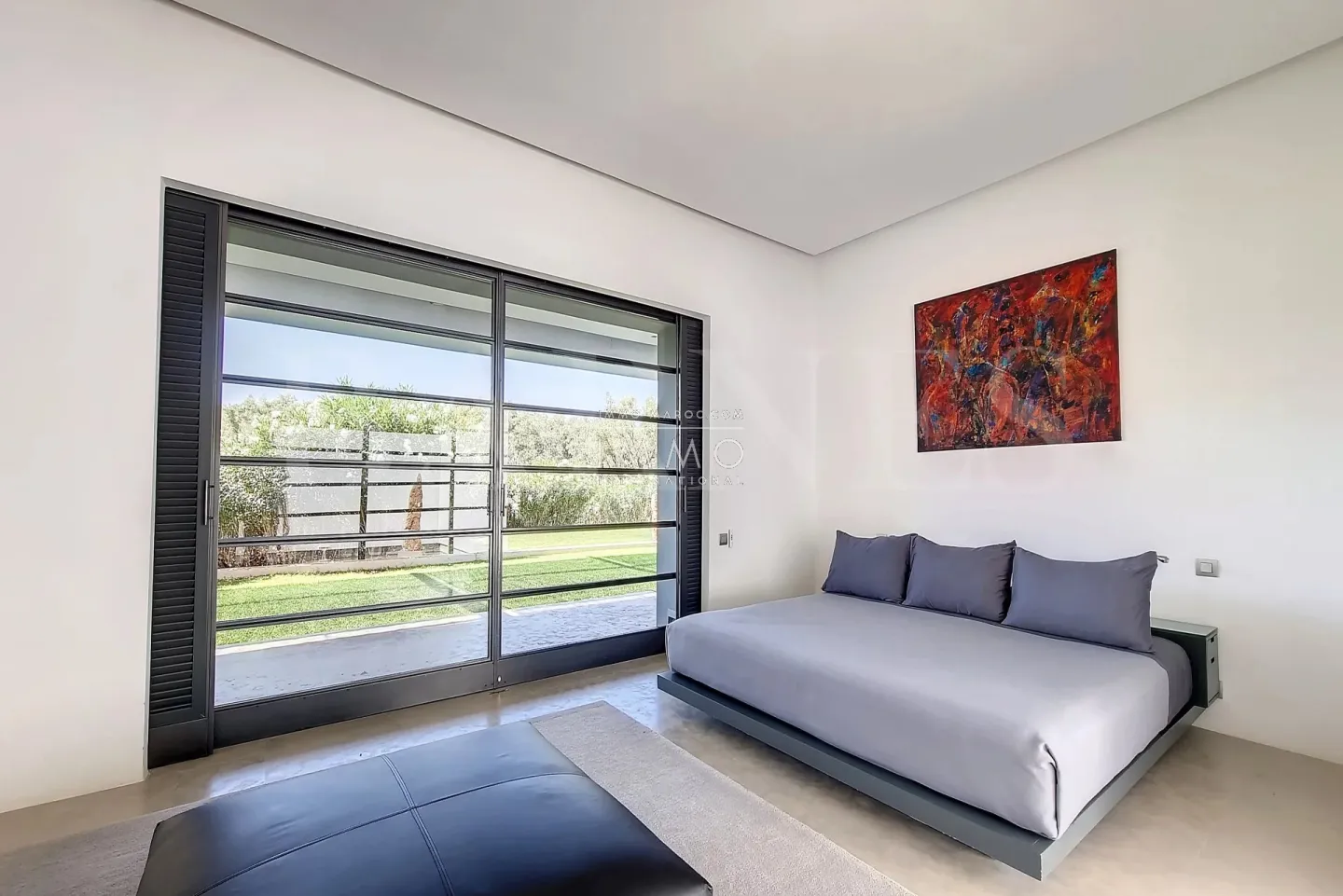 Magnificent contemporary villa on a 4-hectare landscaped park.