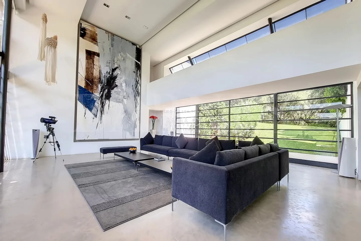 Magnificent contemporary villa on a 4-hectare landscaped park.