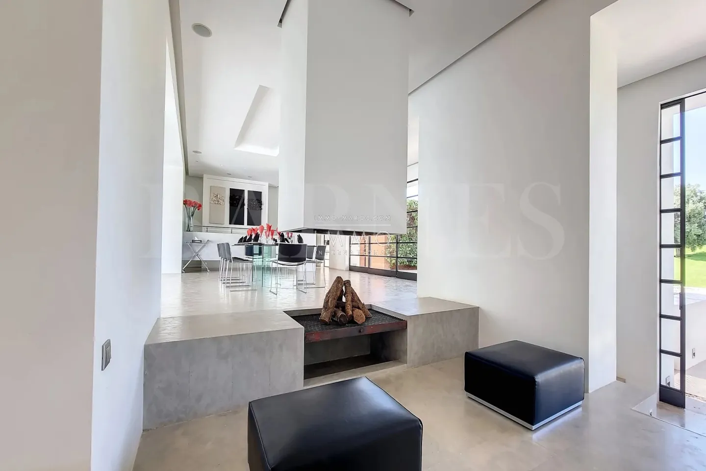 Magnificent contemporary villa on a 4-hectare landscaped park.