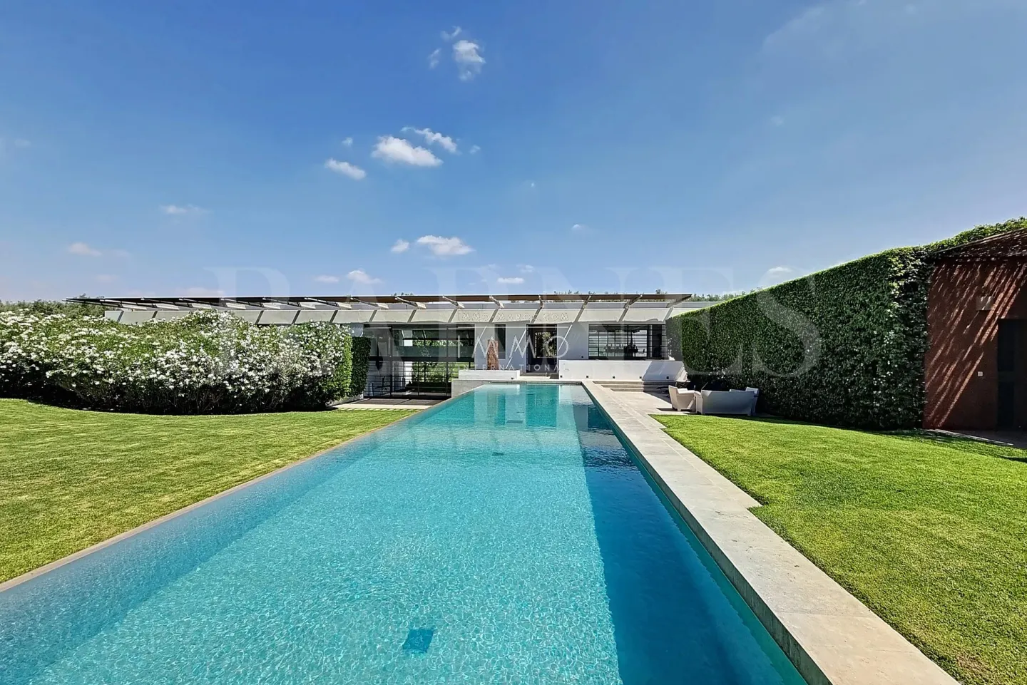 Magnificent contemporary villa on a 4-hectare landscaped park.