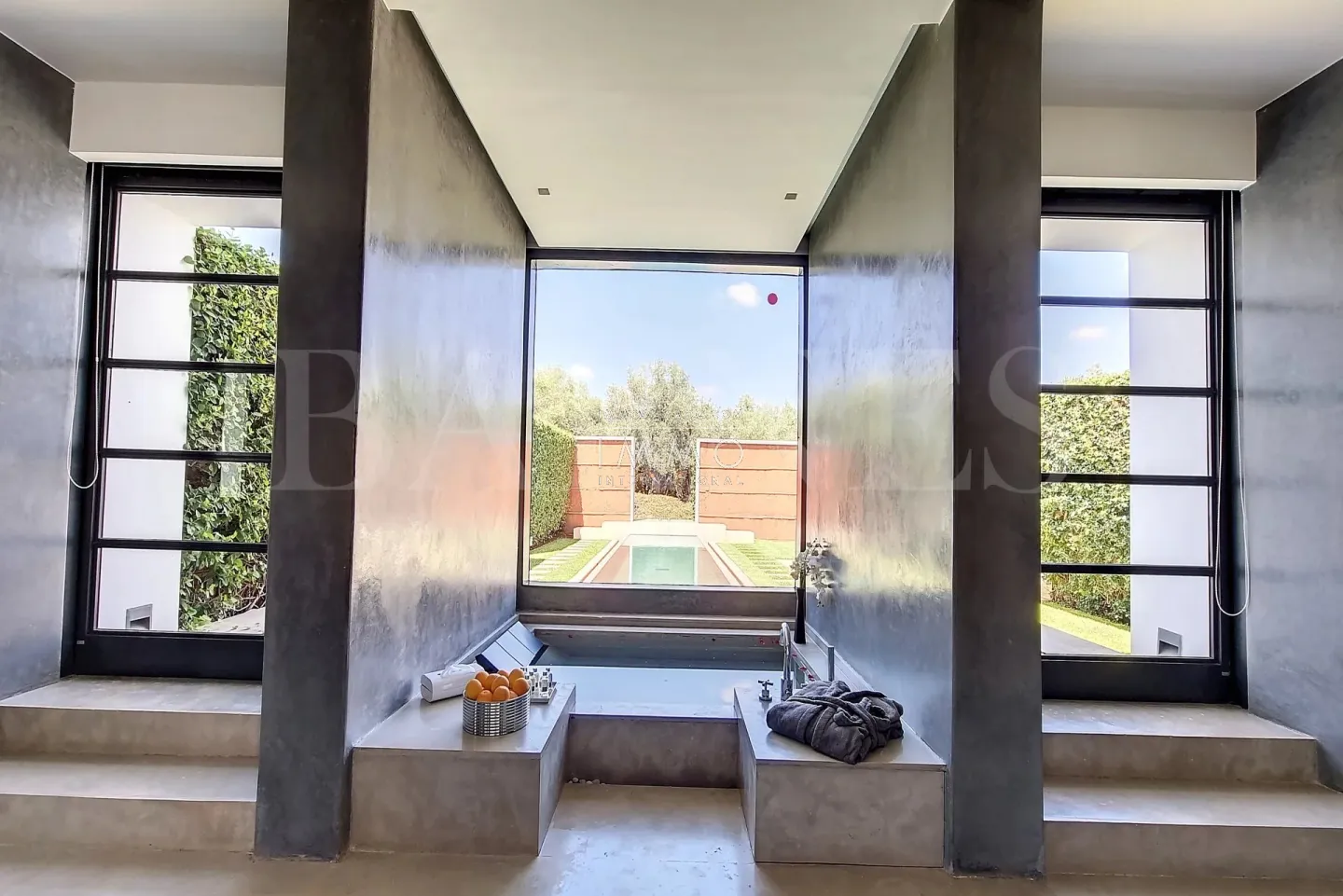 Magnificent contemporary villa on a 4-hectare landscaped park.