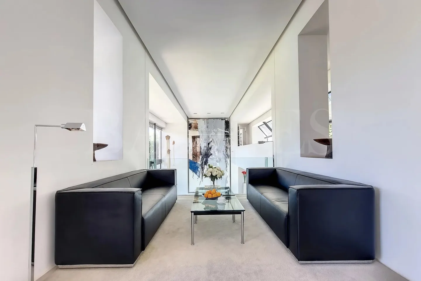 Magnificent contemporary villa on a 4-hectare landscaped park.