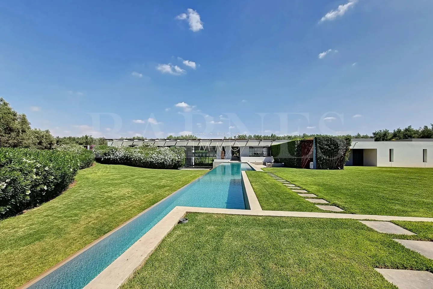 Magnificent contemporary villa on a 4-hectare landscaped park.