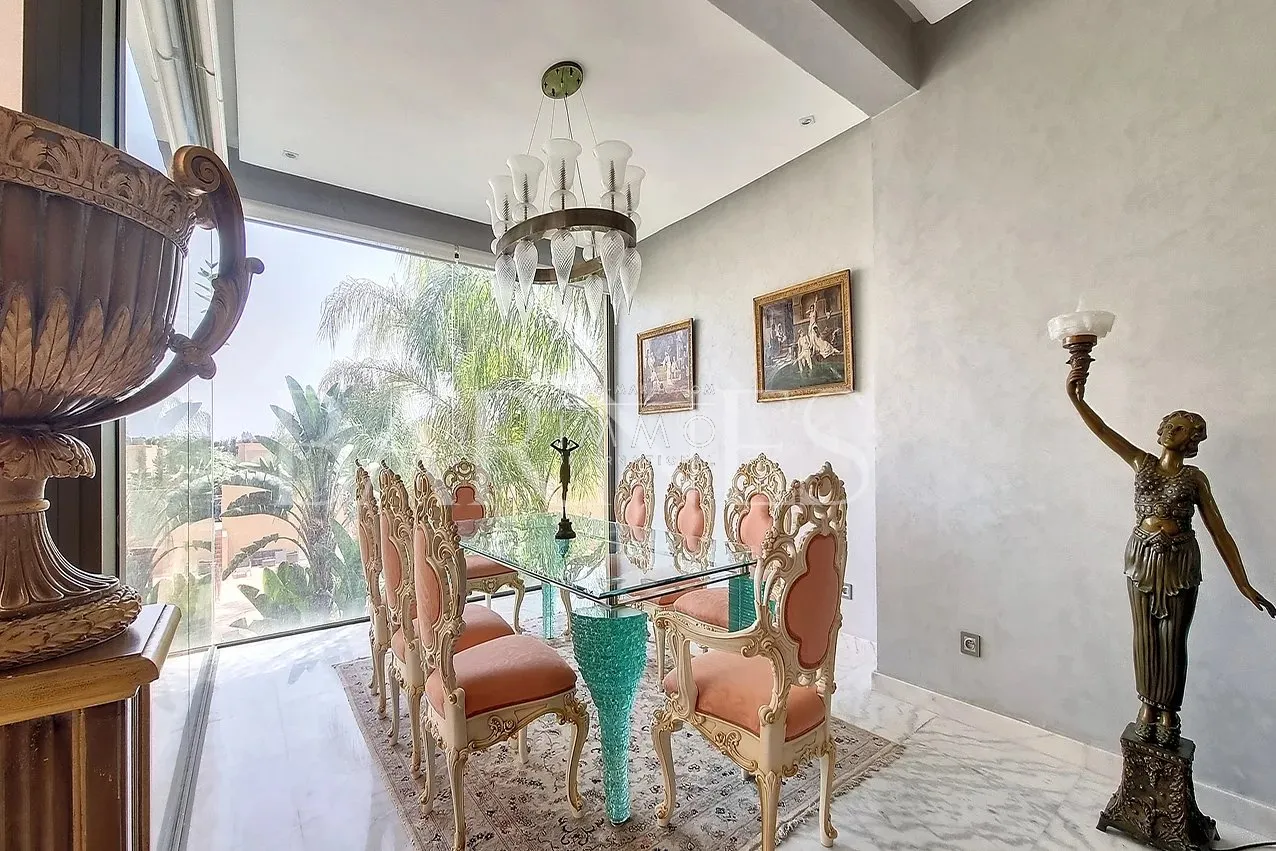 Charming apartment in a beautiful residence.