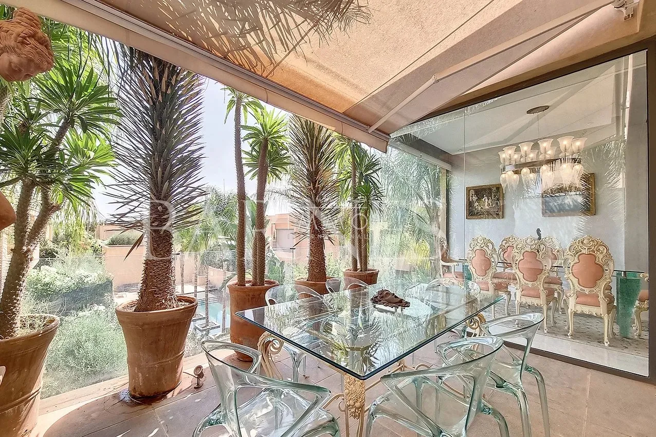 Charming apartment in a beautiful residence.