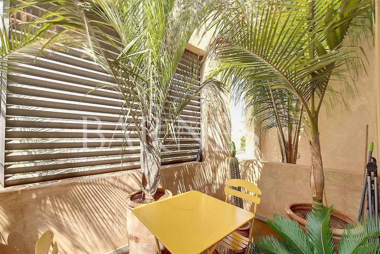 Charming apartment in a beautiful residence.