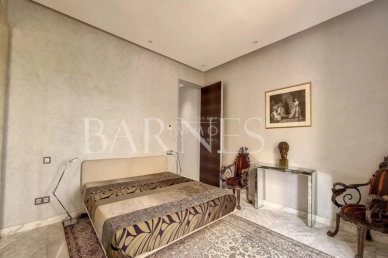 Charming apartment in a beautiful residence.