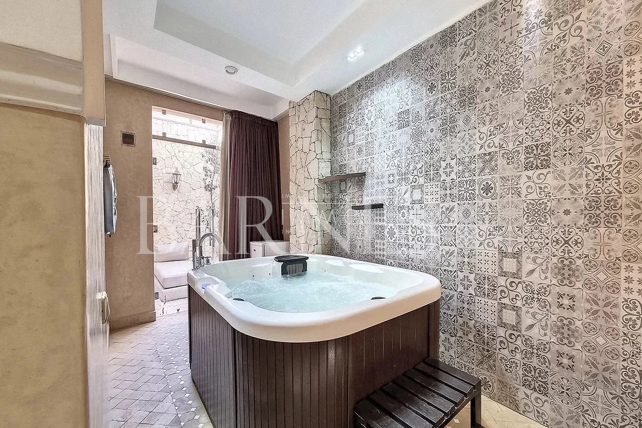 "splendid luxurious residential riad"