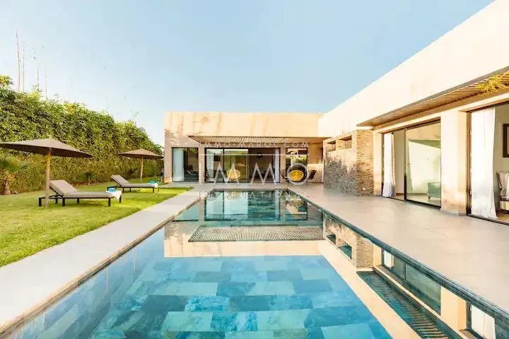 Villa moderne de plain-pied avec 5 chambres