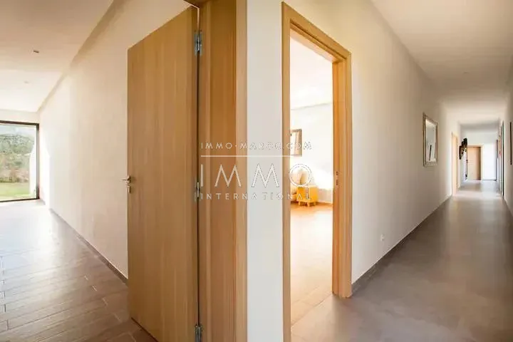 Villa moderne de plain-pied avec 5 chambres