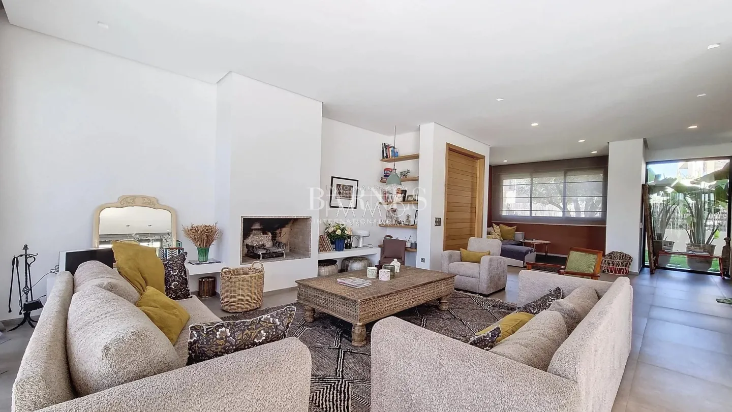 Luxury house for sale in marrakech, fronting a golf course.