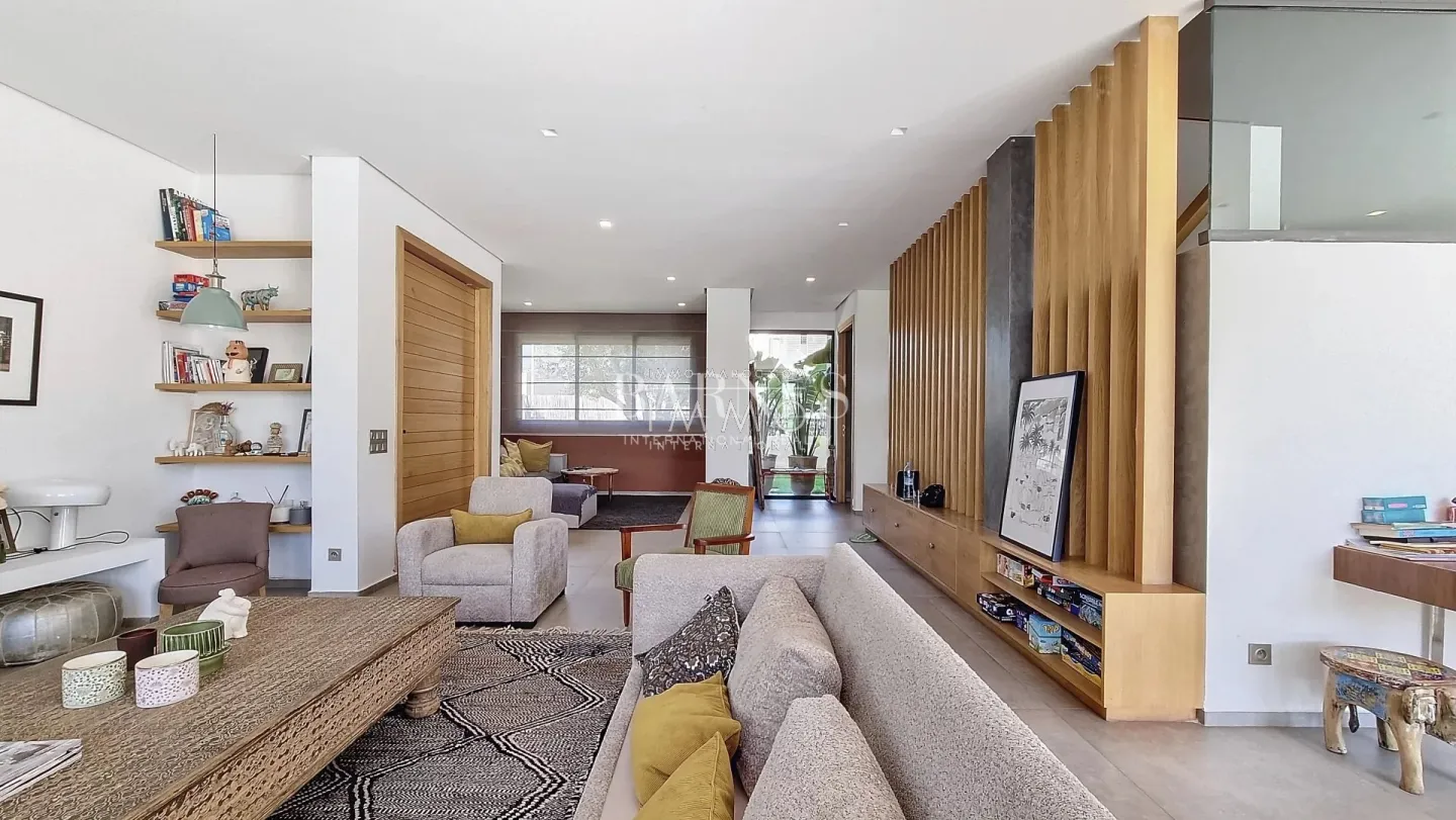 Luxury house for sale in marrakech, fronting a golf course.