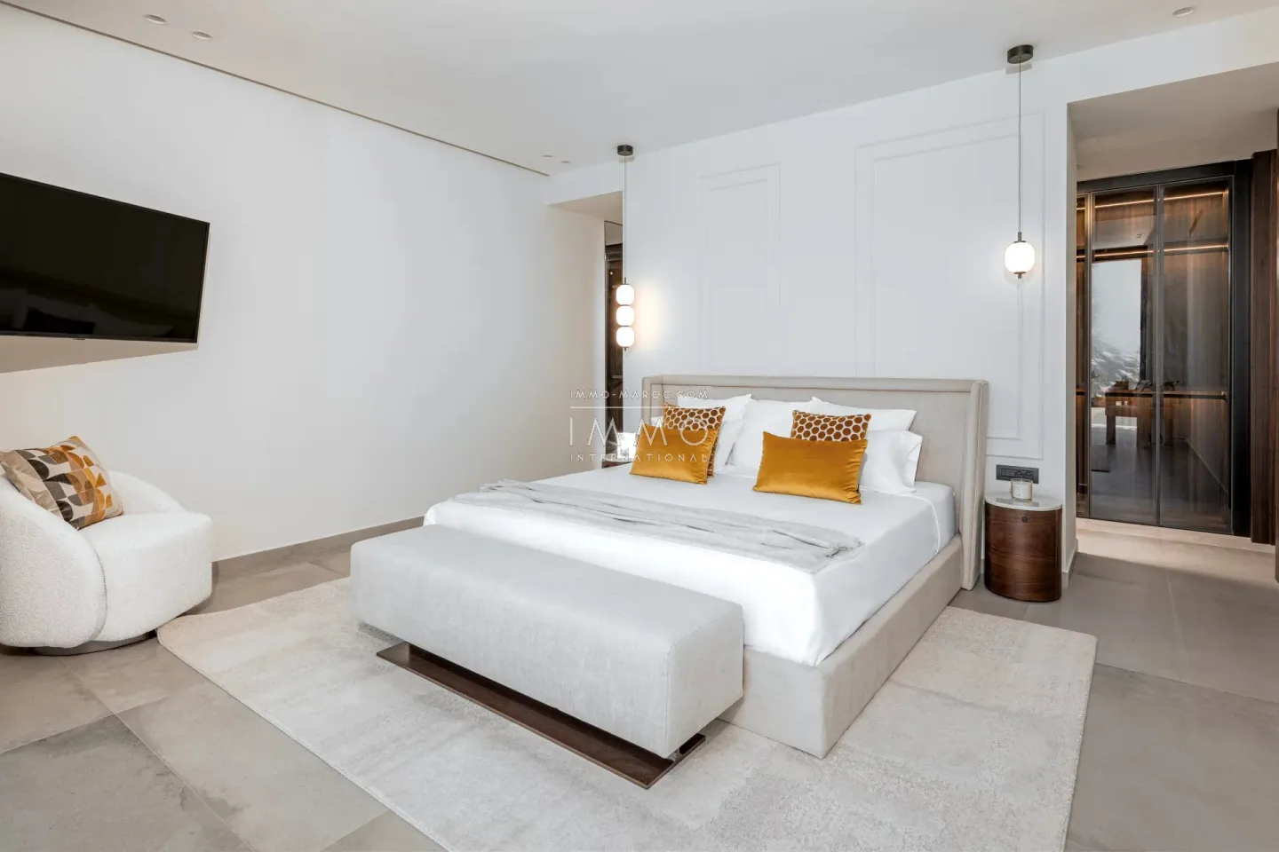 Contemporary single-storey villa