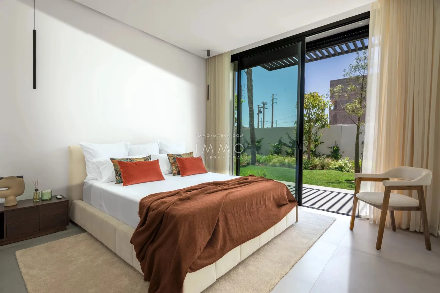 Contemporary single-storey villa