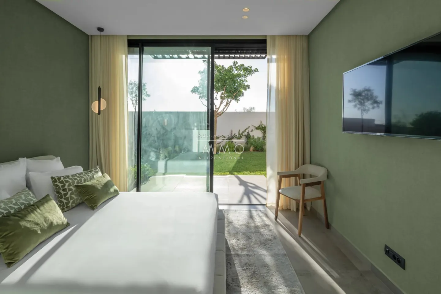 Contemporary single-storey villa