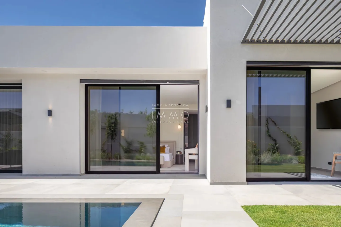 Contemporary single-storey villa