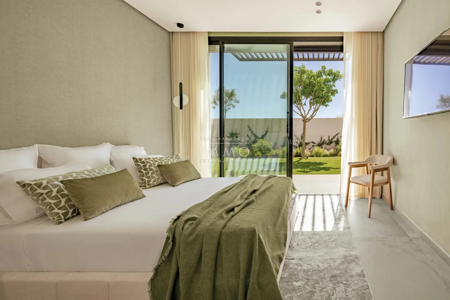 Contemporary single-storey villa