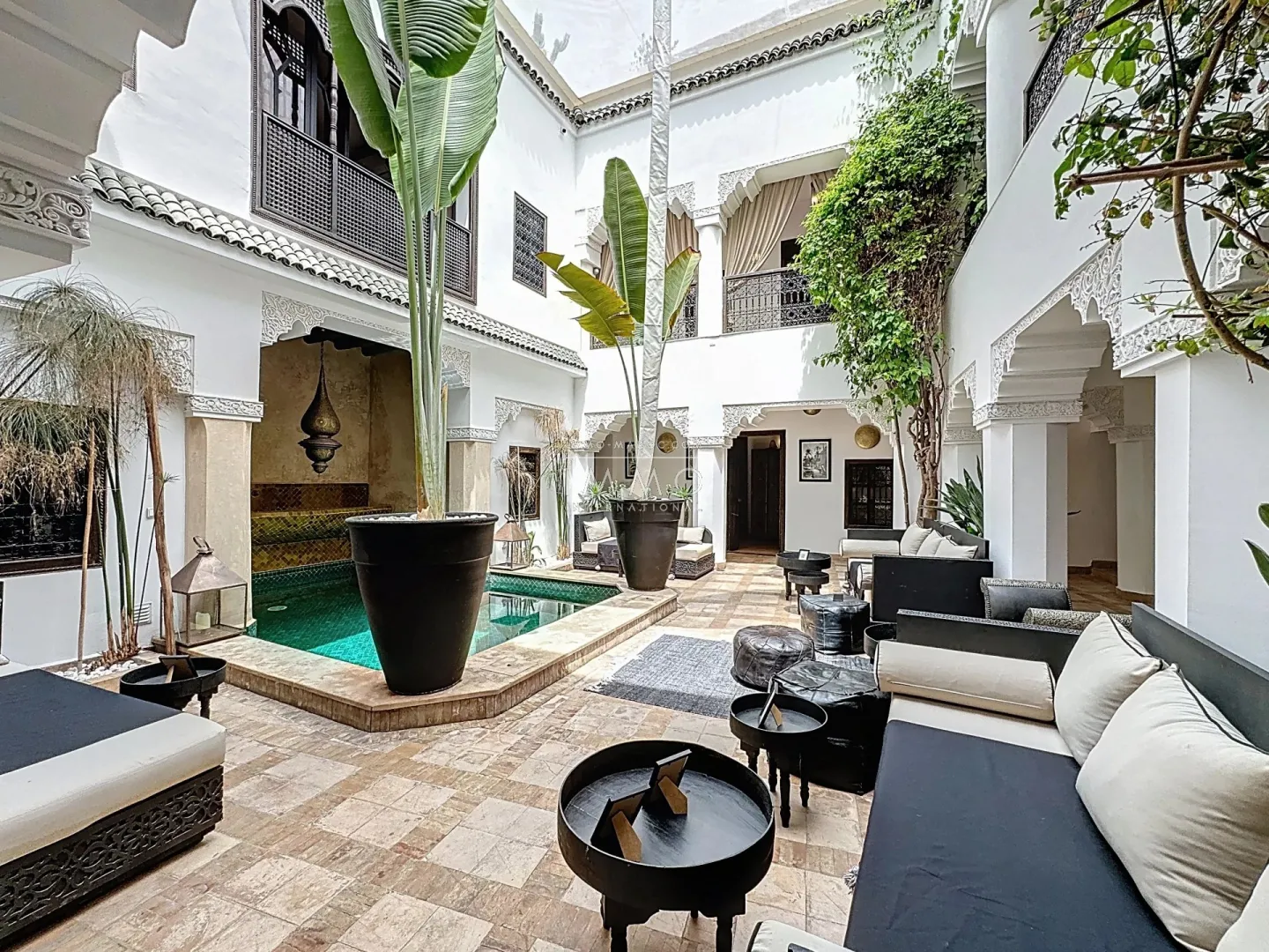 Beautiful guesthouse for sale – marrakech medina"