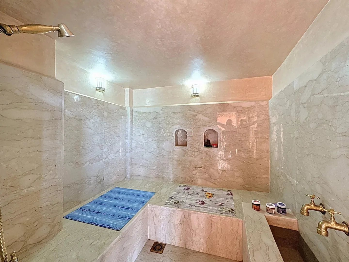 Beautiful guesthouse for sale – marrakech medina"