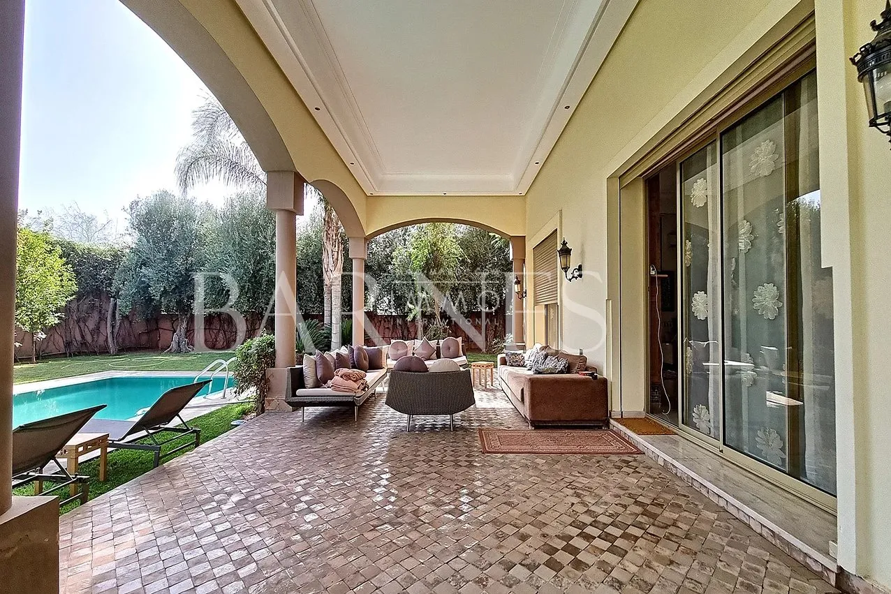 Beautiful property for sale 5 minutes from the airport