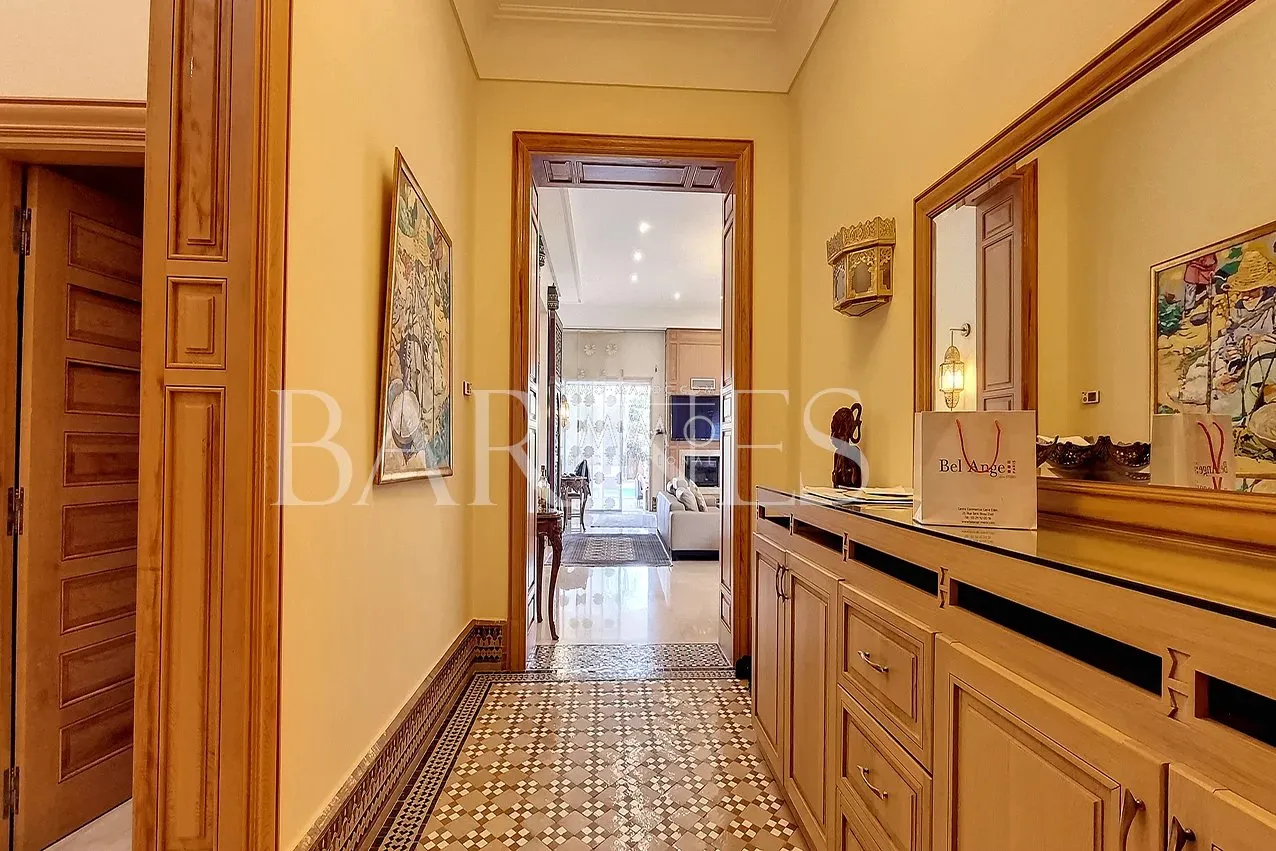 Beautiful property for sale 5 minutes from the airport