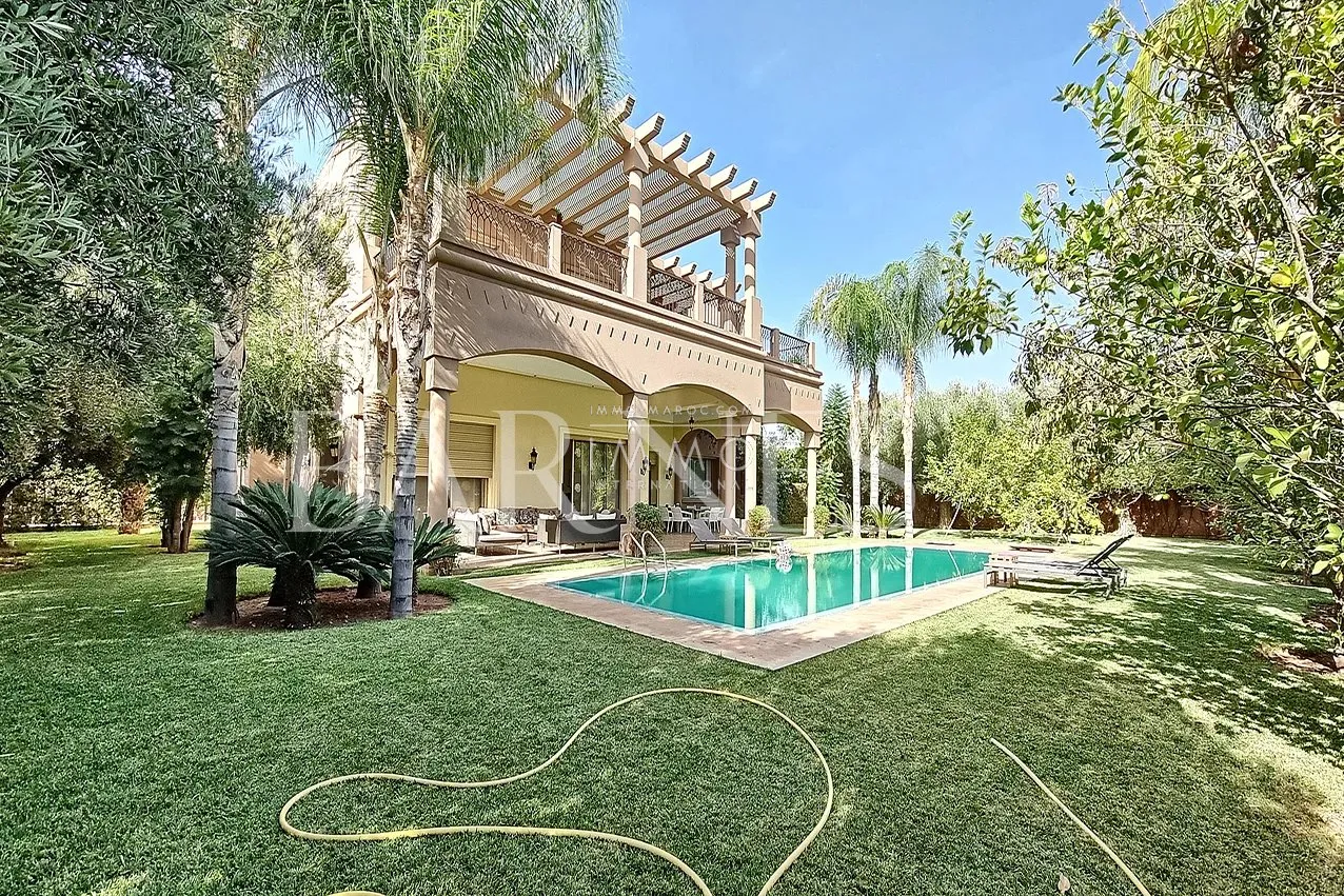 Beautiful property for sale 5 minutes from the airport