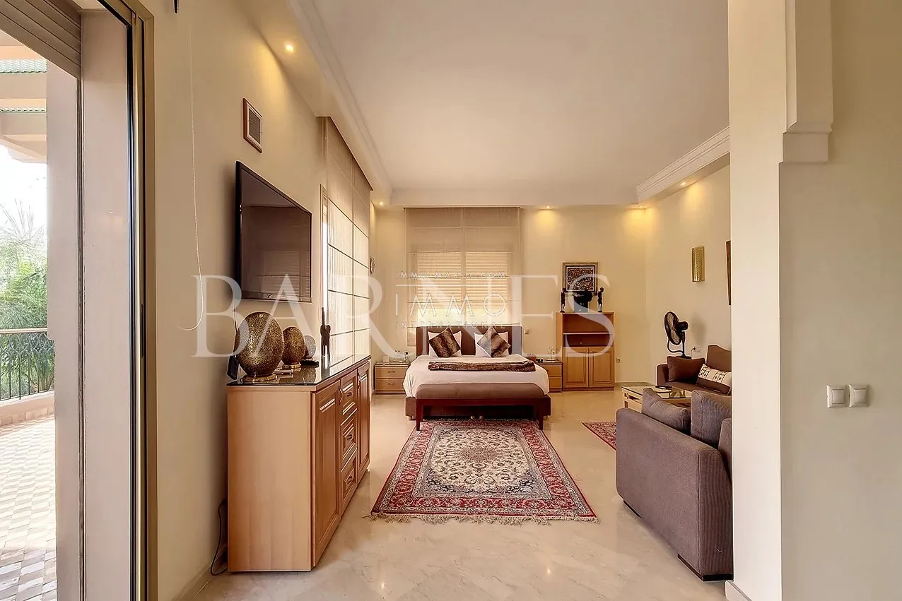 Beautiful property for sale 5 minutes from the airport