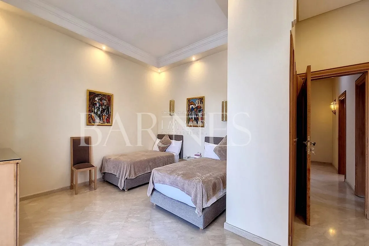 Beautiful property for sale 5 minutes from the airport