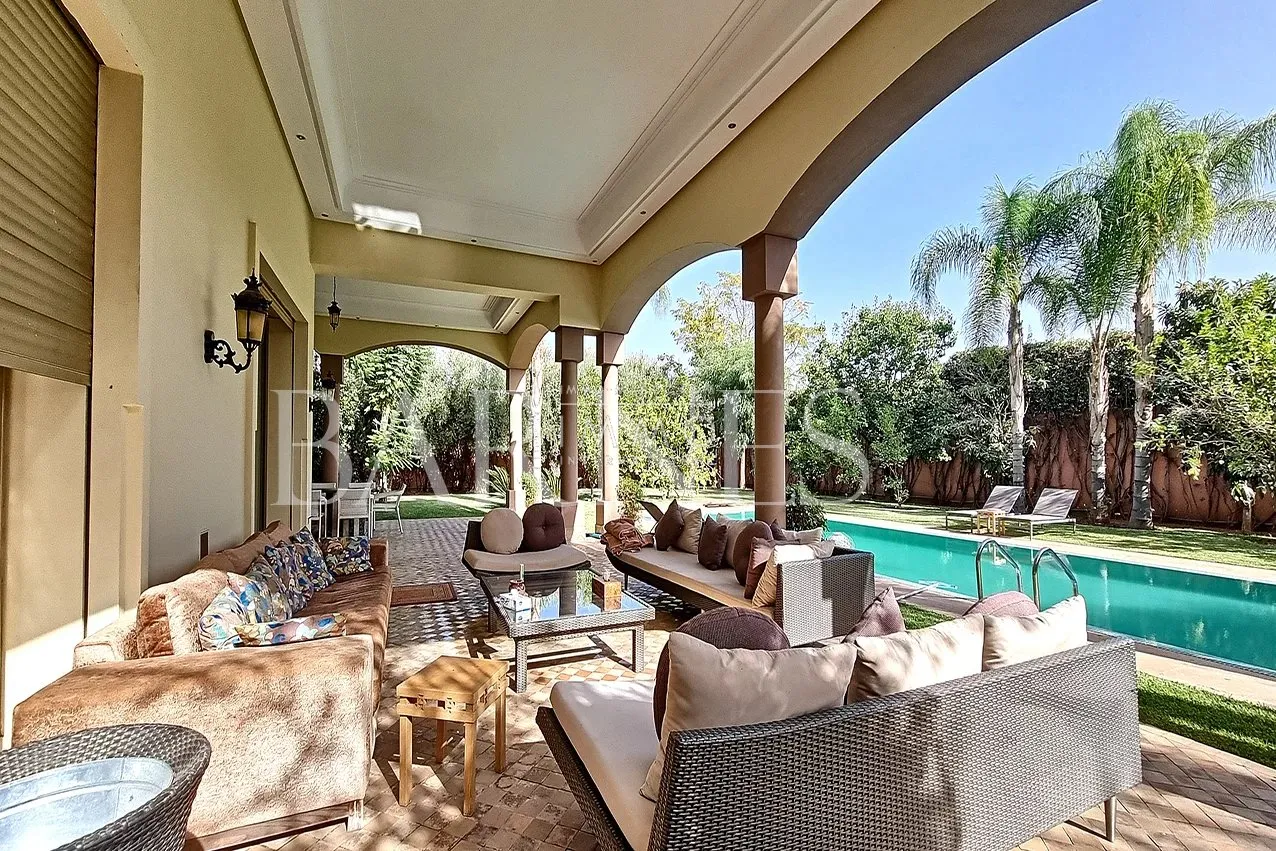 Beautiful property for sale 5 minutes from the airport