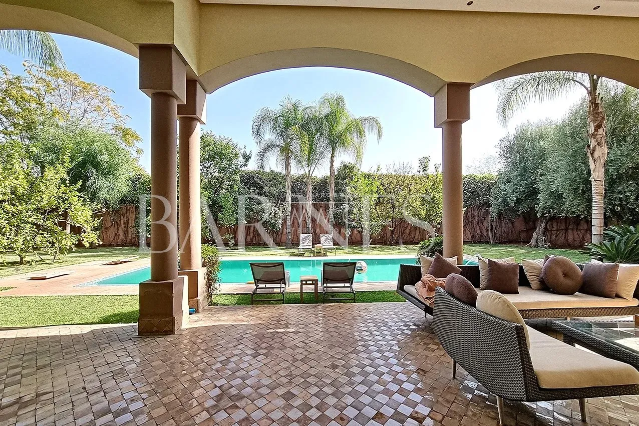 Beautiful property for sale 5 minutes from the airport