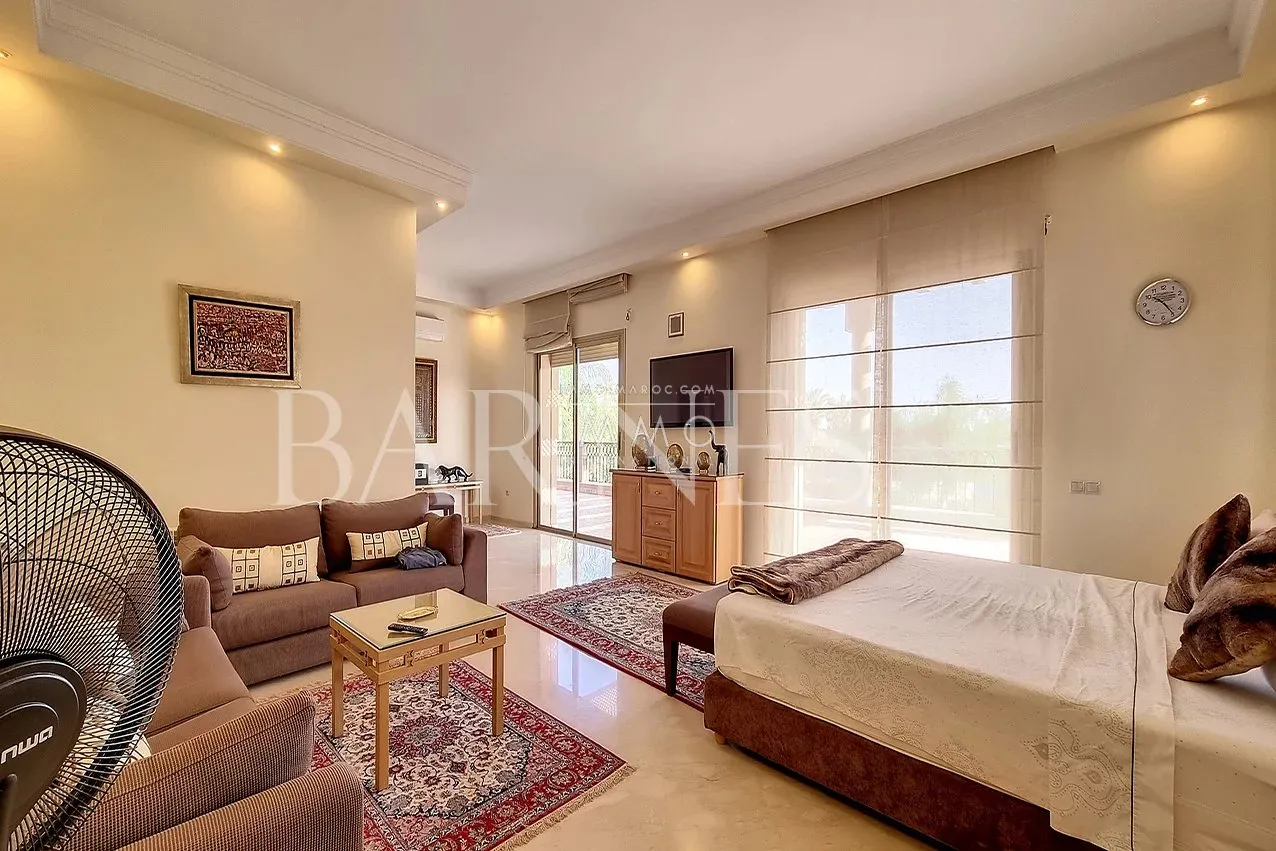 Beautiful property for sale 5 minutes from the airport