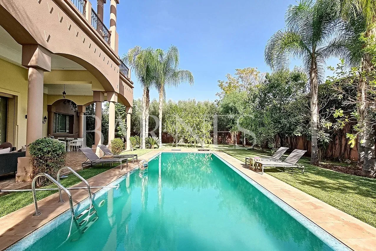 Beautiful property for sale 5 minutes from the airport