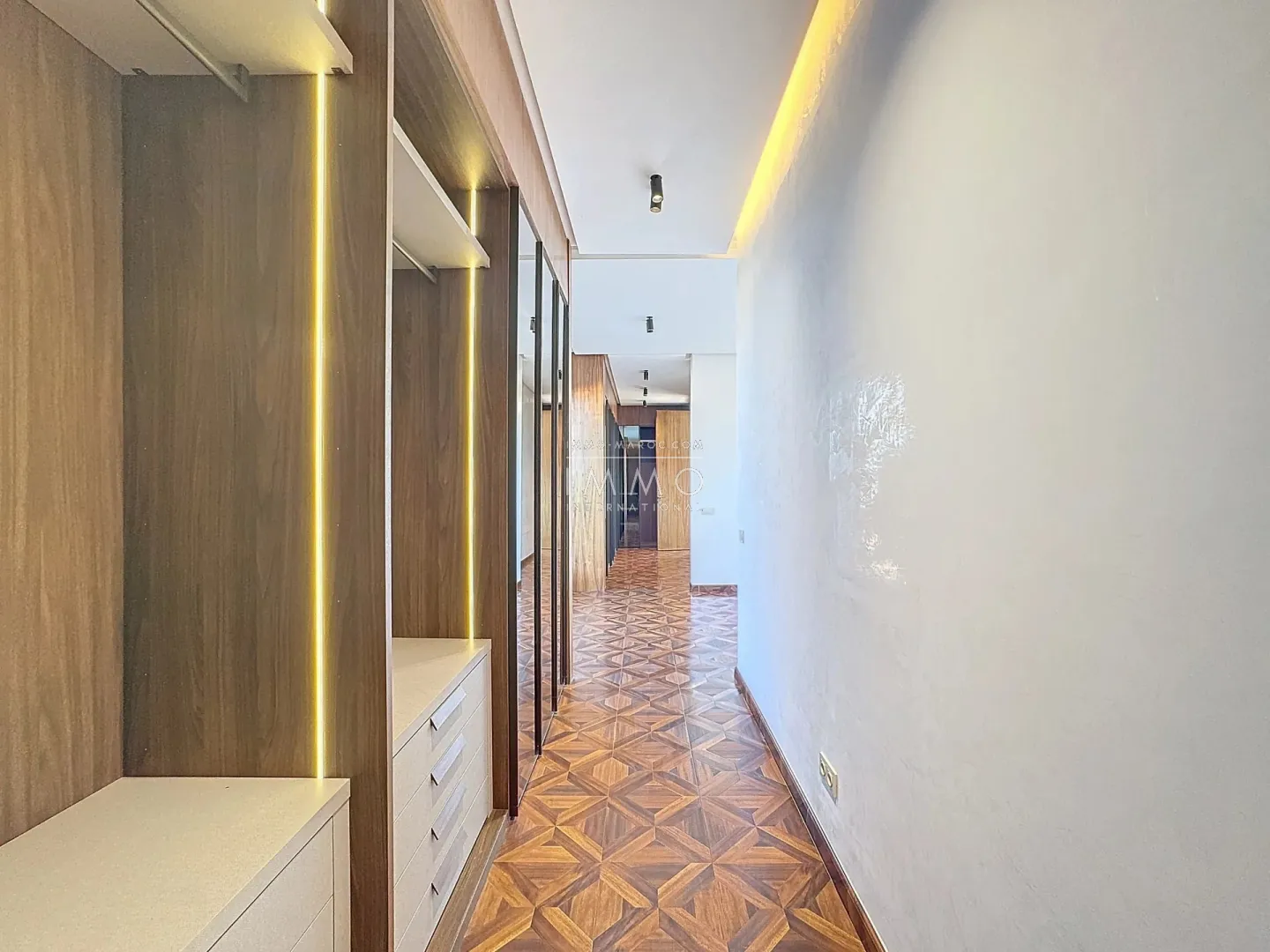 Furnished villa for sale with 5 bedrooms on the amelkis golf course.